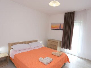 Blick vom Schlafzimmer auf den Garten