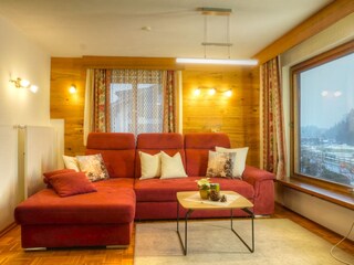 Wohnlandschaft und Panoramafenster in Wohnzimmer