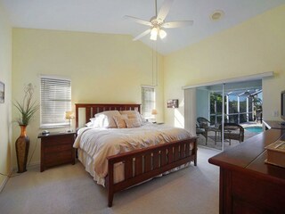 Master Schlafzimmer der Villa in Cape Coral, FL