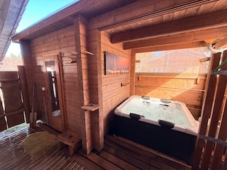 Außensauna und Whirl-Pool