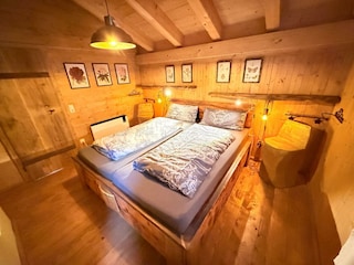 Schlafzimmer 1