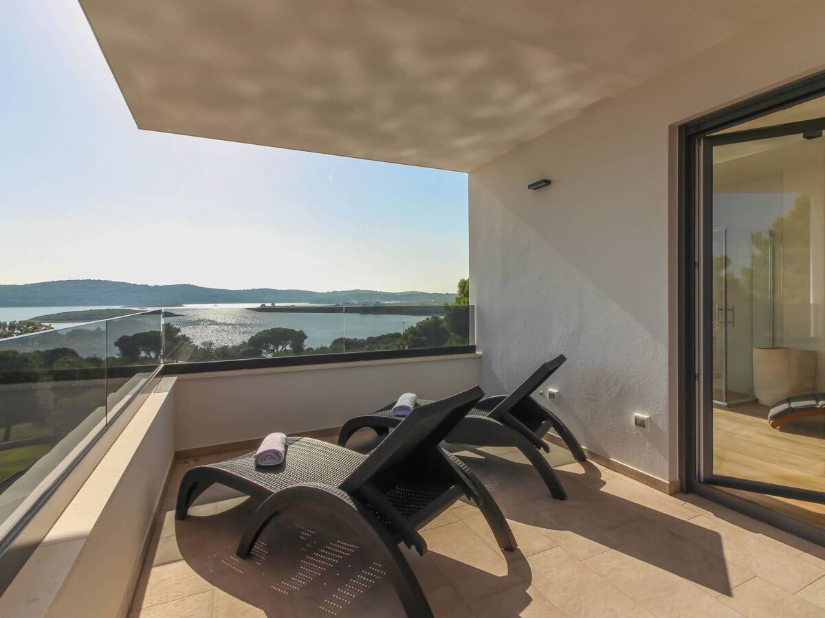 Atemberaubende Villa Pergosa mit Meerblick und Sauna