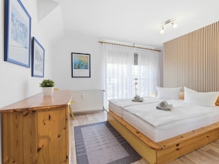Schlafzimmer mit Doppelbett