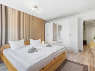 Schlafzimmer mit Doppelbett