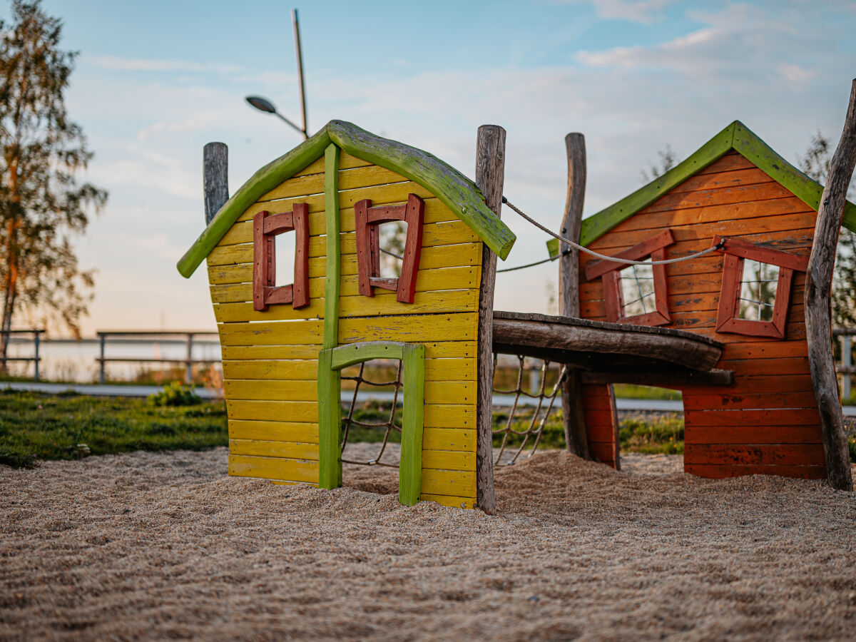 Floatinghouses kleiner Spielplatz