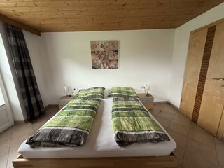 Schlafzimmer 1