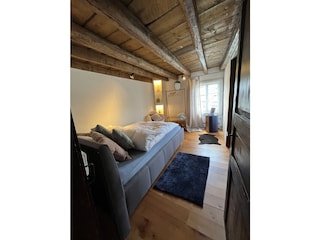 Schlafzimmer 2 im ersten OG, mit Seeblick