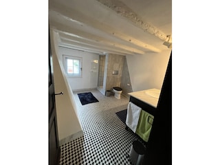 Badezimmer 2 mit Fußbodenheizung