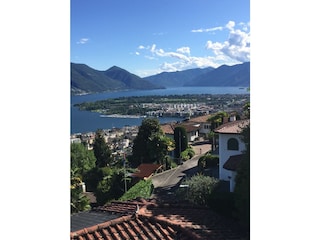 “goldener Hügel genannt, Bergpanorama u. Lago Maggiore