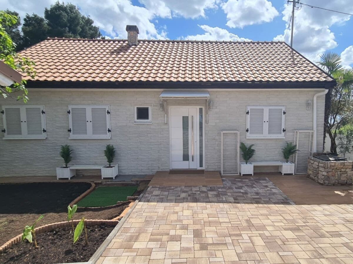 Moderner Bungalow mit Doppelcarport