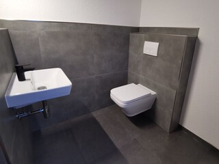 Zusätzliche geräumigeToilette