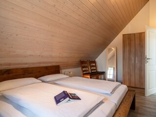 Doppelbett im Obergeschoß