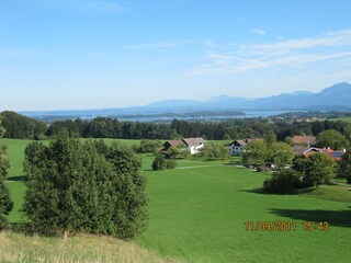 Blick von der Ratzinger Höhe zum Chiemsee