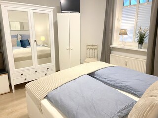 Zweiter Fernseher im Schlafzimmer