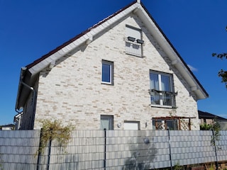 Energiesparhaus mit Luft-Wasser-Wärme-Pumpe