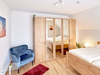 Schönes Schlafzimmer mit Kingsize Bett