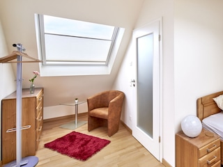 Bequeme Sitzgelegenheit im Schlafzimmer 2. OG
