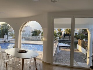 Essberich mit Blick auf Kanal und Pool