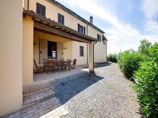 Farmhouse Morrona Outdoor Recording 1