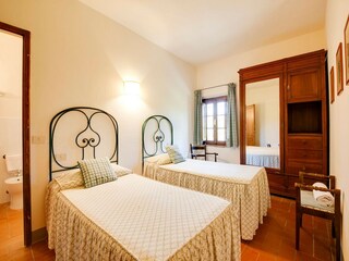 Farmhouse Morrona Features 17