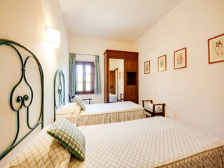 Farmhouse Morrona Features 25