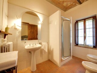 Farmhouse Morrona Features 28