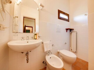 Farmhouse Morrona Features 30