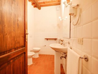 Farmhouse Morrona Features 32