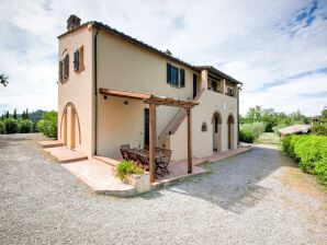 Belvilla by OYO Scenic farmhouse with shared pool - Morrona - image1