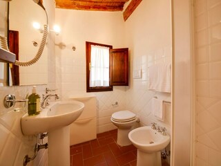 Farmhouse Morrona Features 18
