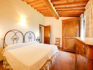 Farmhouse Morrona Features 25