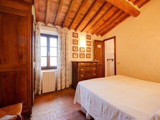 Farmhouse Morrona Features 26