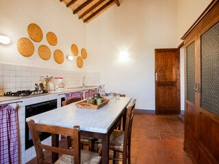 Farmhouse Morrona Features 28