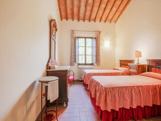 Farmhouse Morrona Features 30