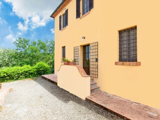 Farmhouse Morrona Outdoor Recording 4