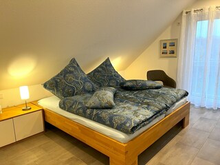 Schlafzimmer 1