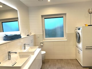 Bad 1 mit Waschtrockner