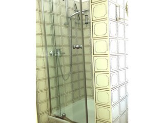 abgeteilte Dusche