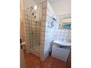 Badezimmer  (mit Fenster)