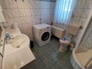 Duschew/WC mit Waschmaschine