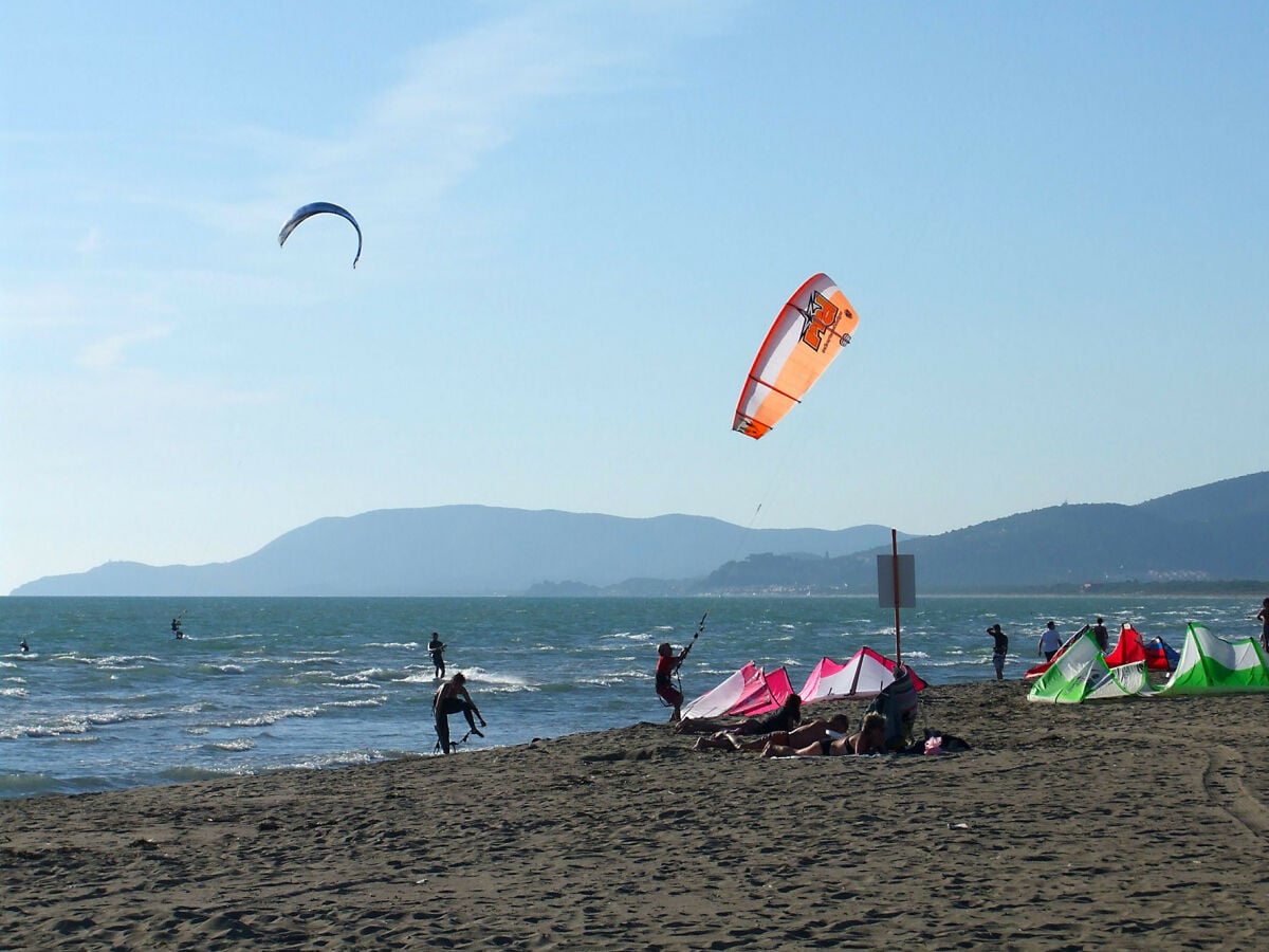 Kite-surfing in Marina di Grosseto