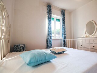 Schlafzimmer mit Doppelbett