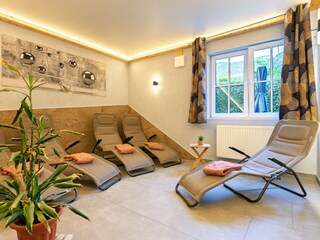 ...Entspannung im Saunaruheraum...