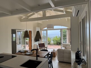 Wohnraum mit Blick auf das Meer