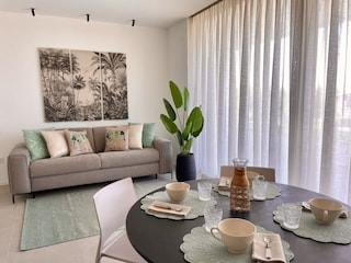 Wohnzimmer mit Kochnische