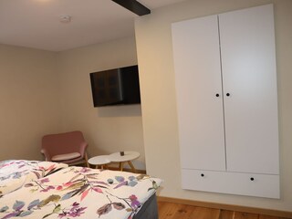 Schlafzimmer EG mit Einbauschrank