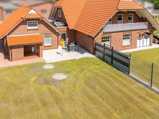 Links Wohnung oben