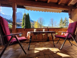 Balkon 1.Stock, im Sommer: Sonne vormittags bis abends
