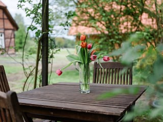 Sitzplatz vor dem Haus