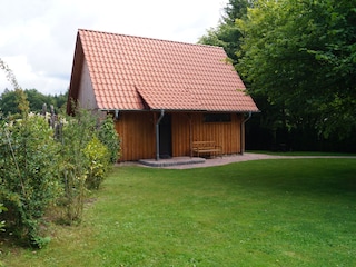 Blick vom Vorgarten zum Haus